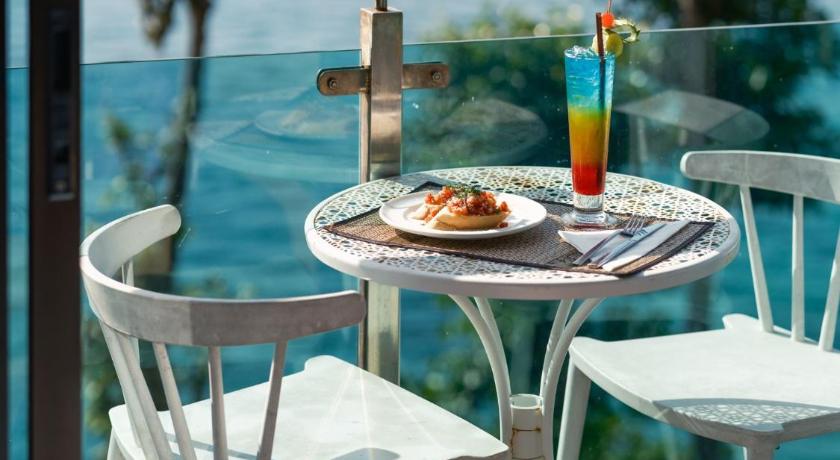 Image of Deluxe Suite Ocean View 10