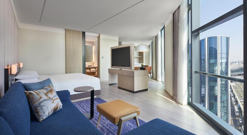 Image of Specialty King Bed (With Sofa Bed) 1