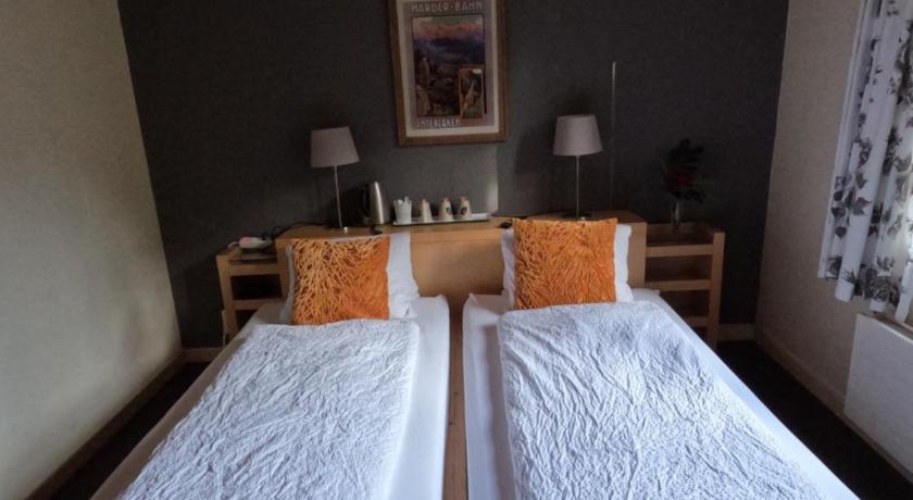 Image of Triple Room with Bathroom 9