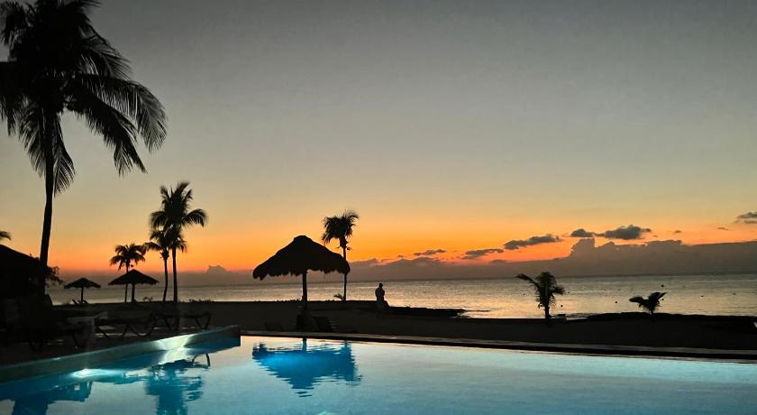 The Queen of Cozumel Beach House -Luxury Beachfront Villa- MILLION DOLLARS VIEW photo