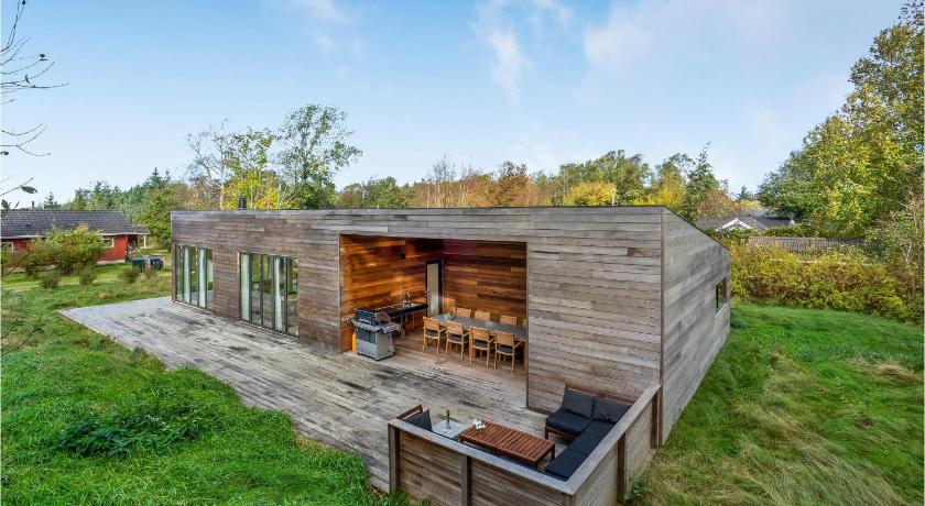 Four-Bedroom Holiday Home in Vig — Hotel in Hojby