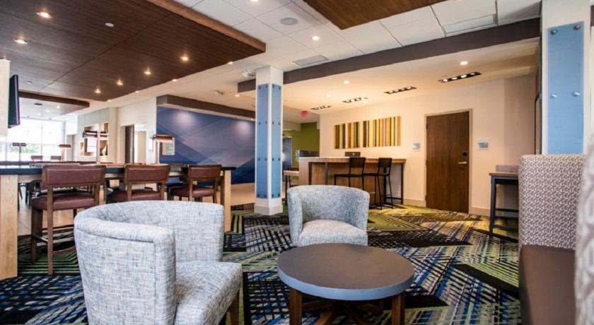 Holiday Inn Express and Suites Rehoboth Beach