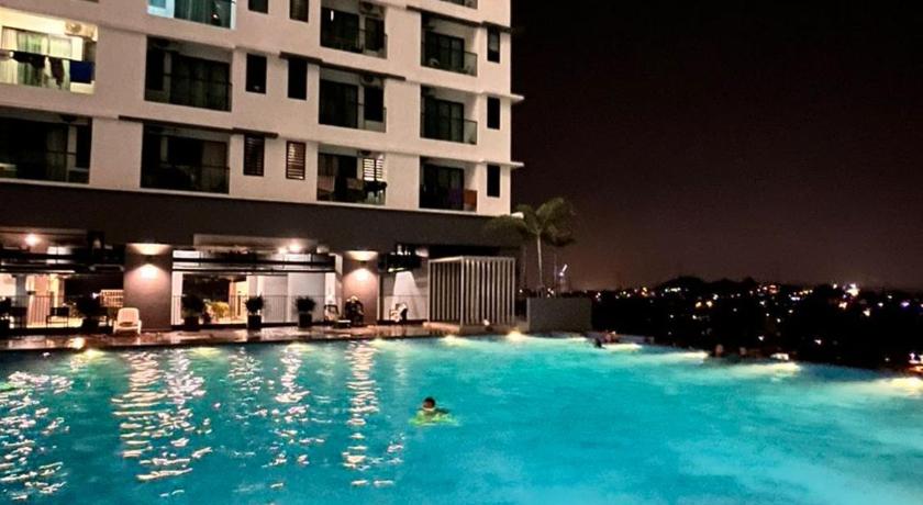 AISYAH HOMESTAY@ VISTA BANGI. A Lovely one studio service apartment with pool photo