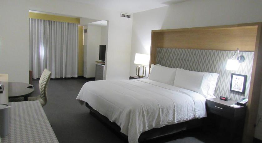 Image of King Suite - Non-Smoking 4