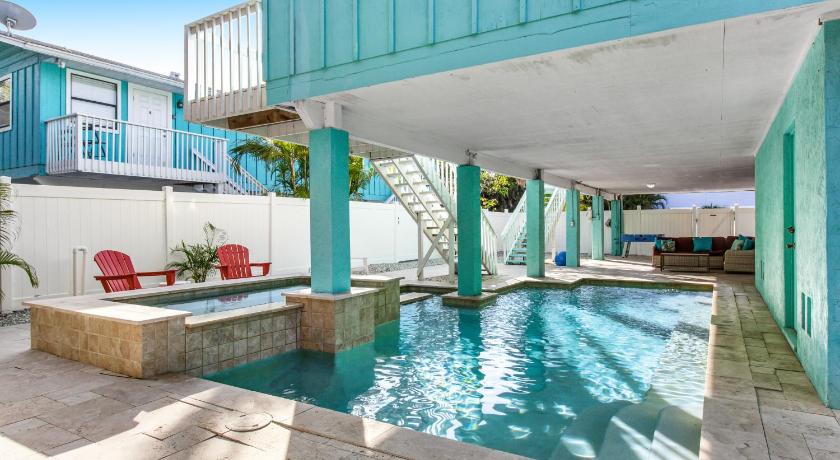 Turquoise Paradise East photo