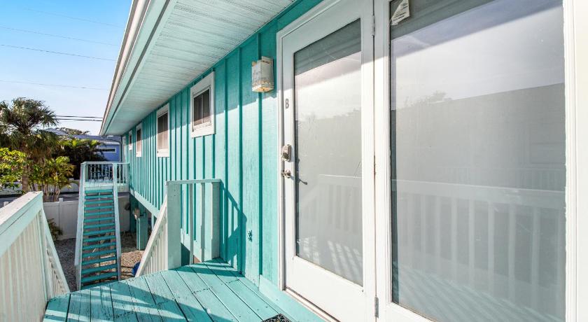 Turquoise Paradise East photo