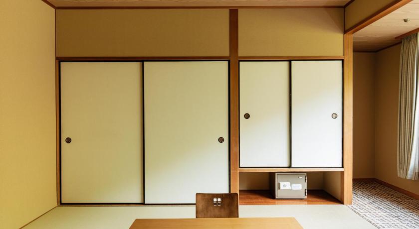 Image of Japanese Style Room A for 4 Adults without Private Bath 1
