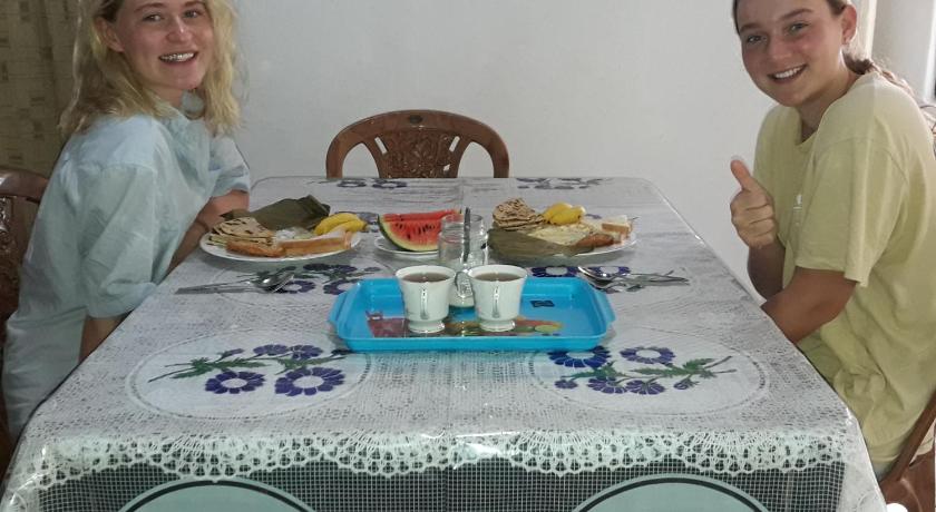 Colonial Surfing Villa Hostel &amp; Home Stay — Hotel in Mirissa