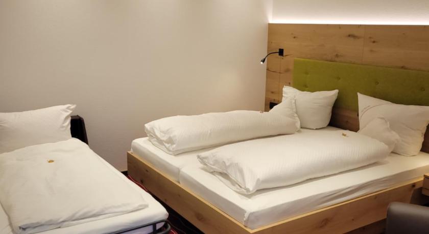 Image of Triple Room 8