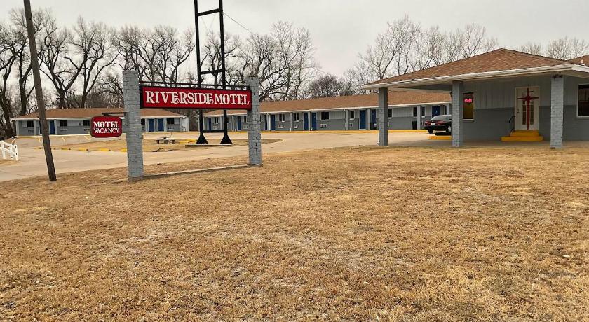 RIVERSIDE MOTEL