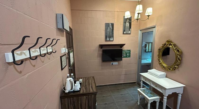 a bathroom with a mirror and a sink, Shamrock Guest House ll in Ipoh