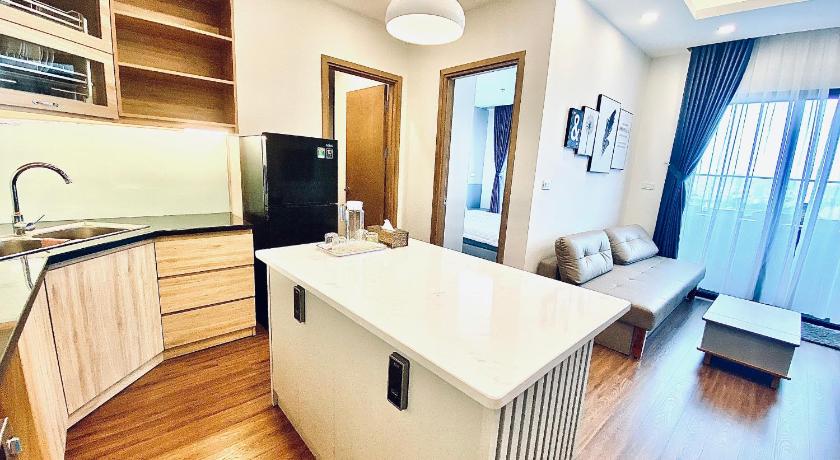 Căn Hộ Nhìn Ra Biển (Apartment with Sea View)