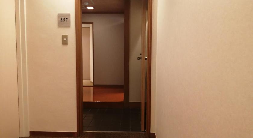 a hallway with a door leading to a bathroom, Kurobe Unazuki Onsen Yamanoha in Asahi