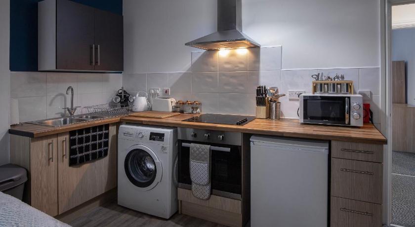 Bank Street Apartment 5 - image 15
