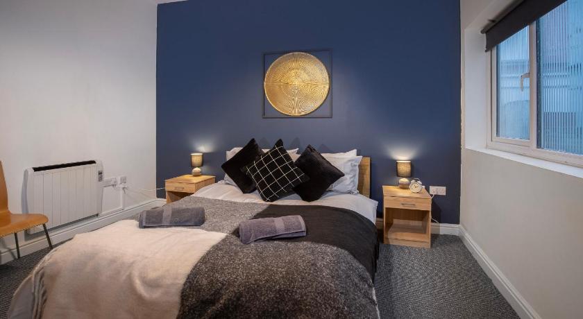 Bank Street Apartment 6 - image 2