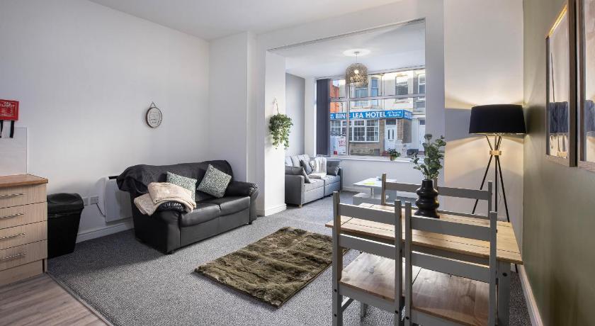 Bank Street Apartment 6 - image 19
