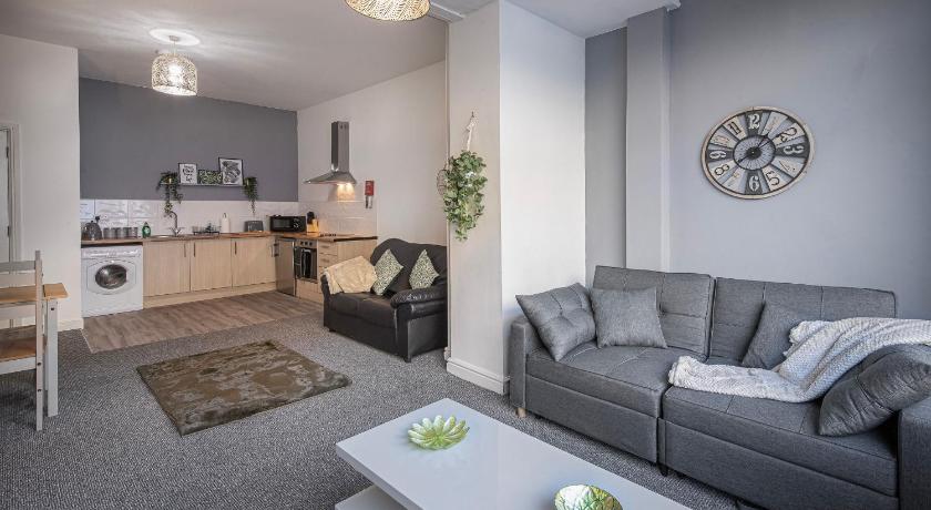 Bank Street Apartment 6 - image 26