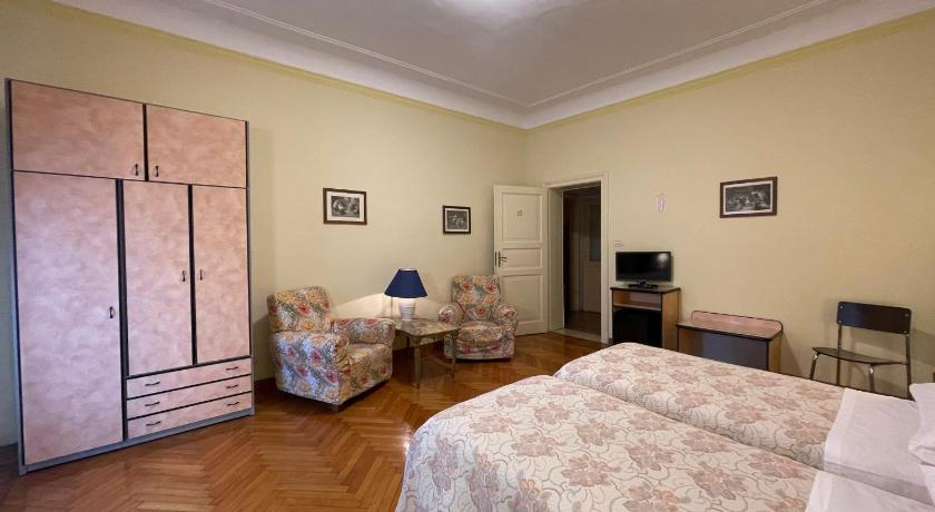 Image of Twin Room with Shared Bathroom 1