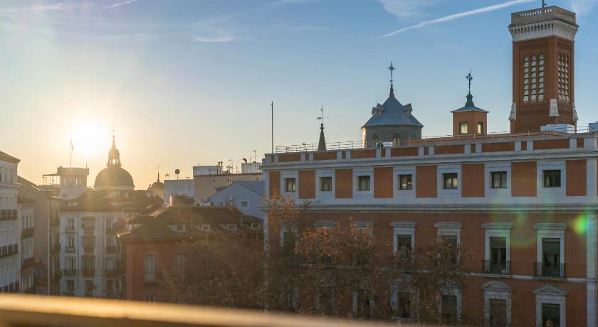 1851: Exceptional 19th century studio in Madrid photo