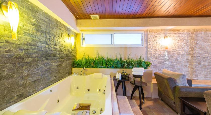 Image of Luxury Suite 2