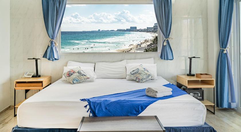 Paradise Beachfront & Nightlife Heart photo