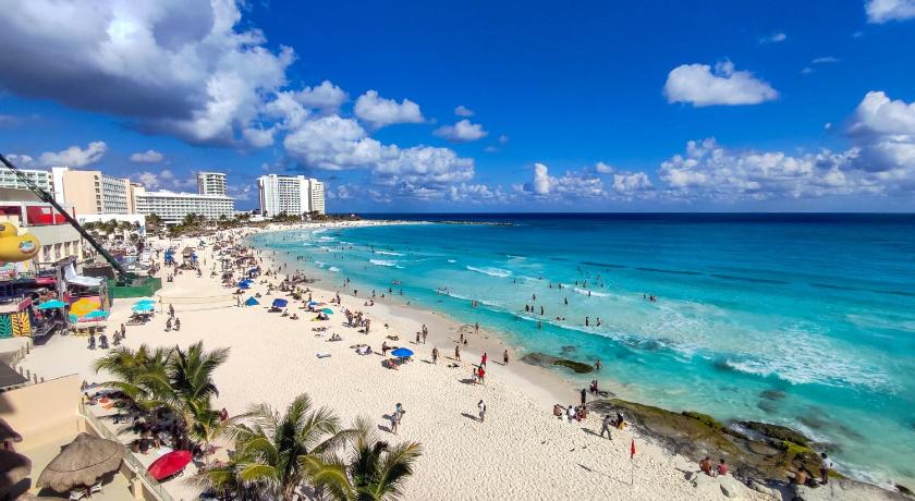 Paradise Beachfront & Nightlife Heart photo