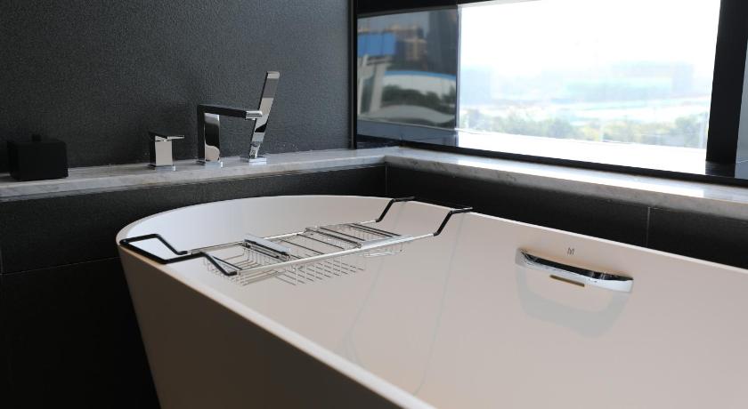 Image of Suite, 1 Bedroom Suite, 1 King 7