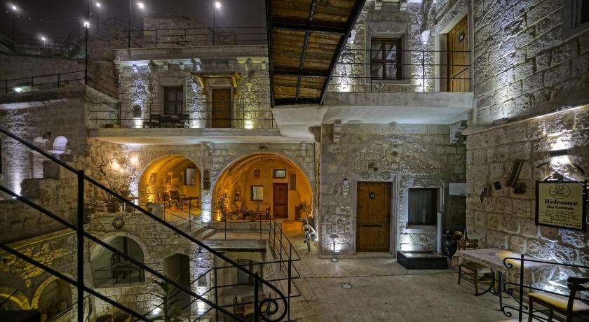 Risus Cave Suites photo