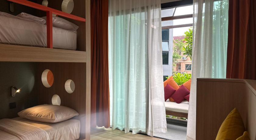 Image of Suite Family Room 10