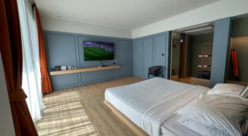 Image of Suite Family Room 3