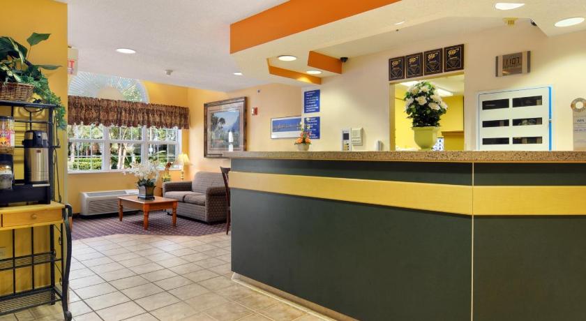 Hometown Inn & Suites Jacksonville Butler Blvd./Southpoint photo