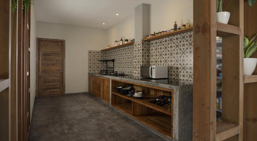 バリ MAHALONA BALI STAY 4つ星 ホテル レストラン