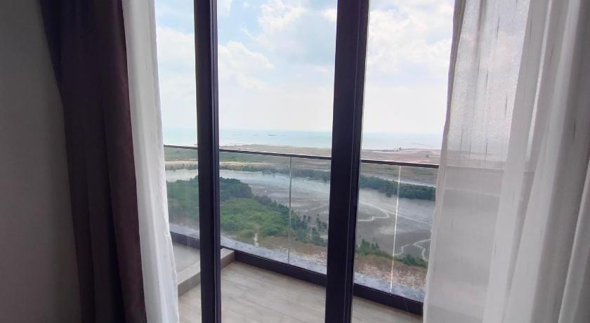 Malacca Imperio Residence Private Bathtub @ Melaka Town 4-Star Guesthouse pool