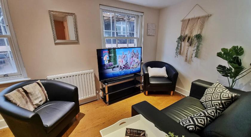 Urban Stay Artillery Lane Apartments - main image