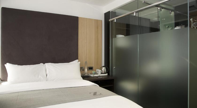 Image of Z Queen Room 2