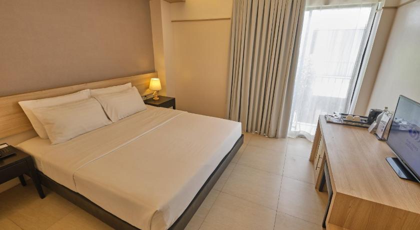 Image of Deluxe Queen Bed 0