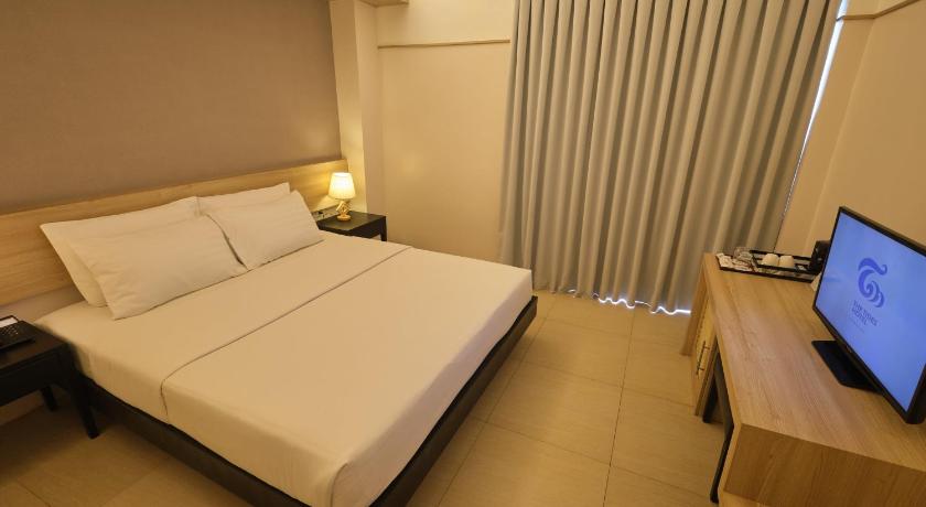 Image of Deluxe Queen Bed 1