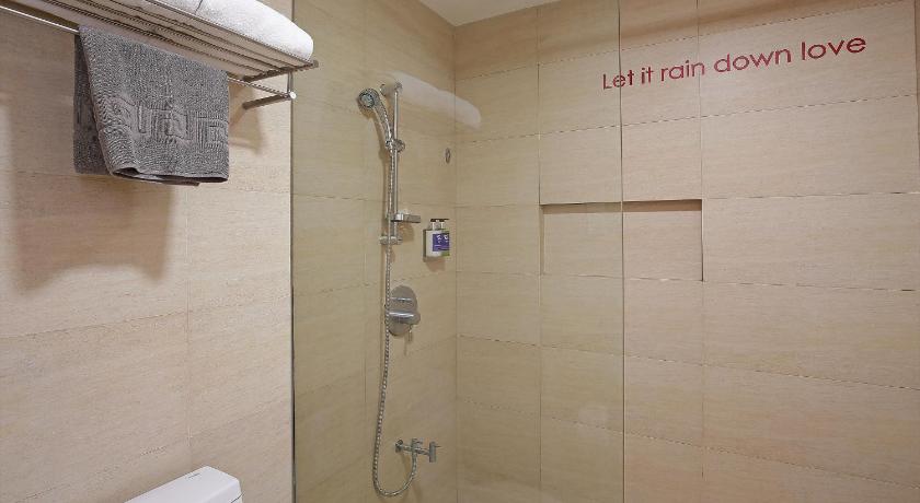 Image of Standard Room - Queen 2