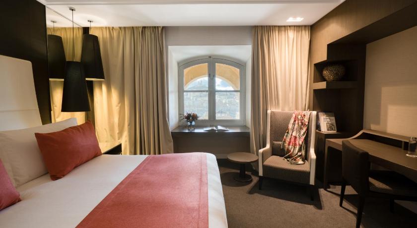 Image of 1 King Classic La Bonne Mere View 2