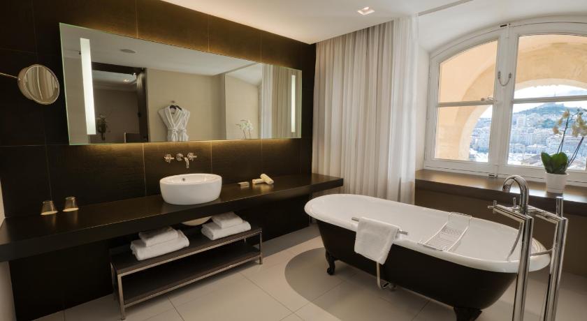 Image of 1 King Premium La Bonne Mere View 2