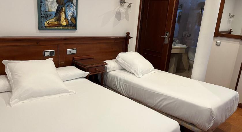 Hotel Villalegre — Hotel in Aviles
