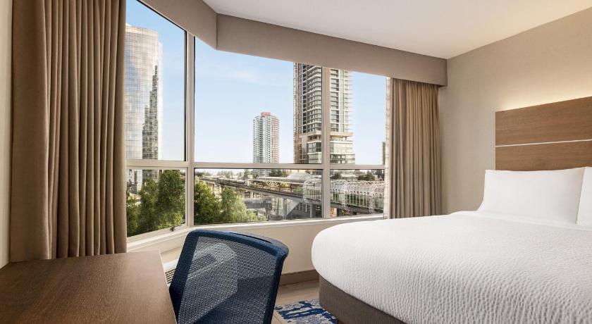Image of 1 King Suite City View Sofa Bed 2