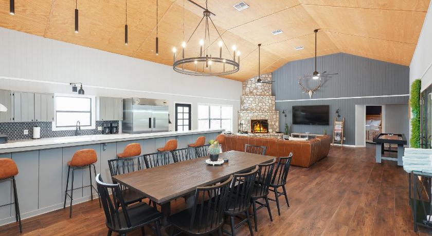 리오 프리오 (TX) Mountain Views I Pool&Hot Tub I Home for 20 Guests 5성급 숙소 수영장