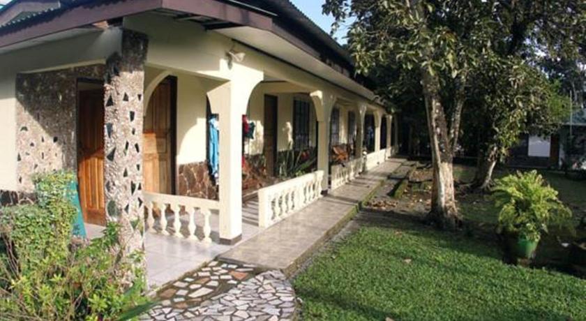 Cabinas Smith — Hotel in Cahuita
