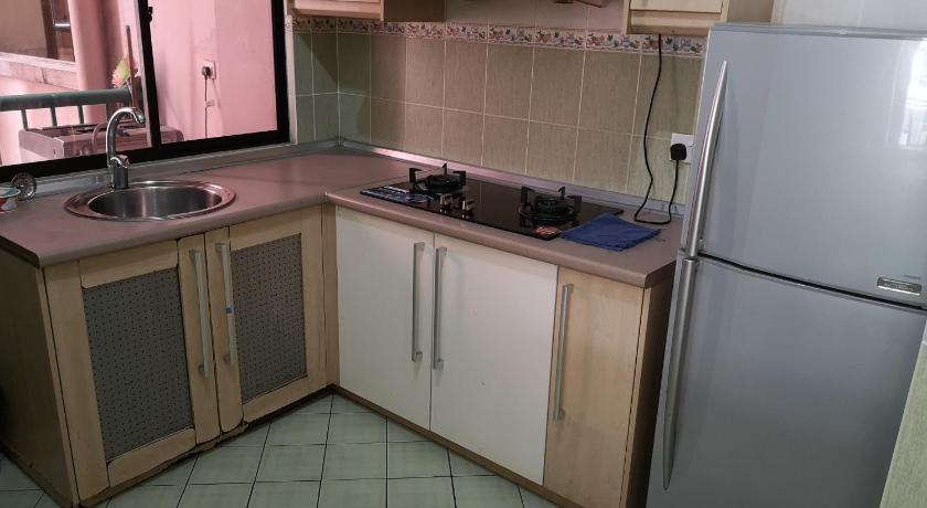 Marina Court  Homestay  KK - image 10