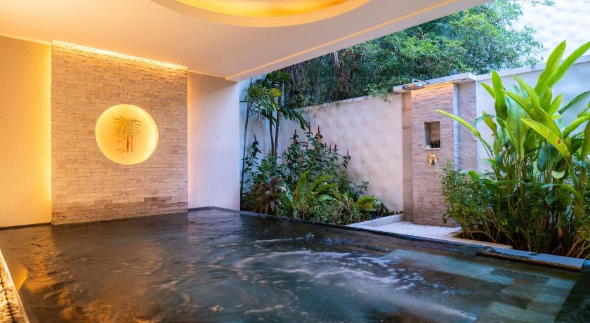 Image of Spa Pool Suites 12