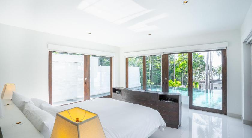 Image of 2-Bedroom Grand Pool Suite 12