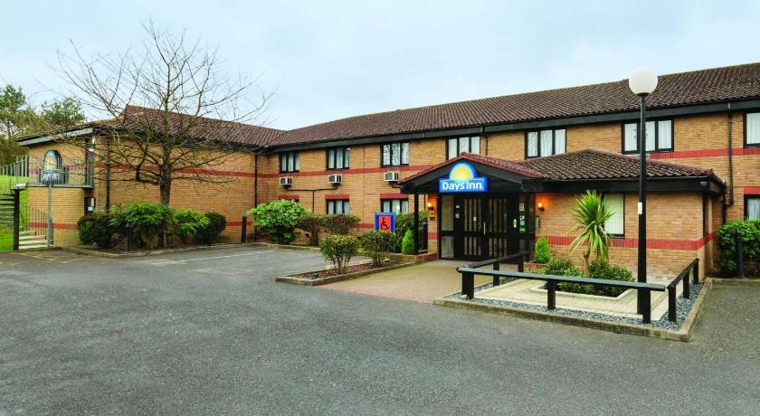 Days Inn by Wyndham London Stansted Airport photo