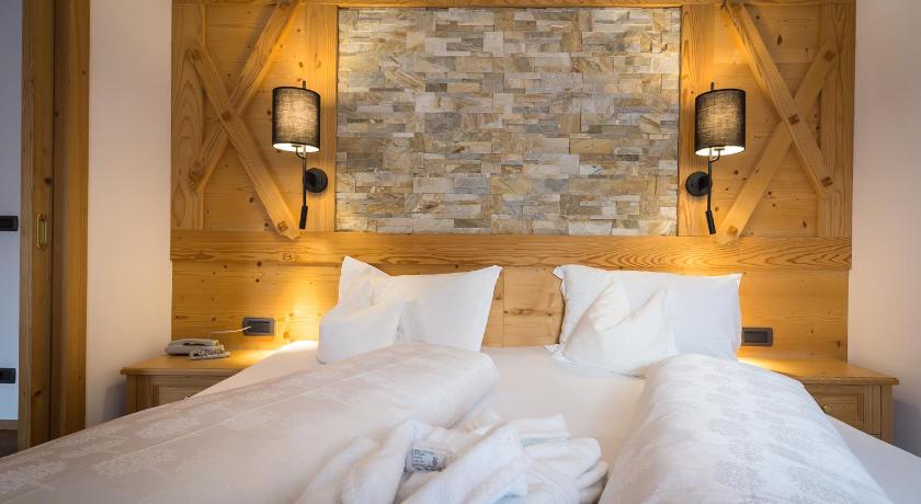 Comfort Double Room, Hotel Fanes in Selva di Val Gardena