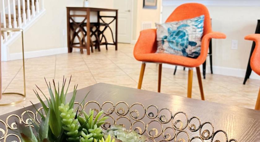 a table with a flower arrangement on it in a living room, Gone 2 Florida Vacation Homes in Orlando (FL)